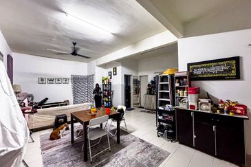 Ground Floor Townhouse | 3R2B | 2 Covered Parking | RM355K Only!