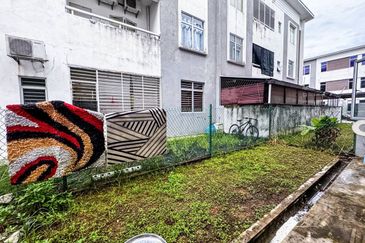 Ground Floor Townhouse | 3R2B | 2 Covered Parking | RM355K Only!