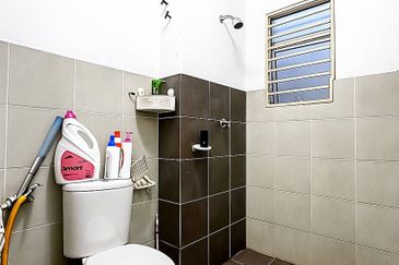 Ground Floor Townhouse | 3R2B | 2 Covered Parking | RM355K Only!