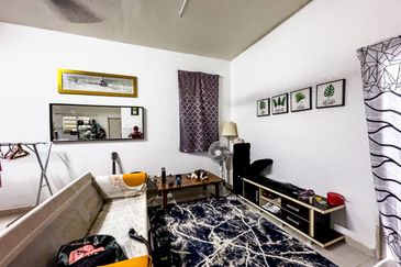 Ground Floor Townhouse | 3R2B | 2 Covered Parking | RM355K Only!