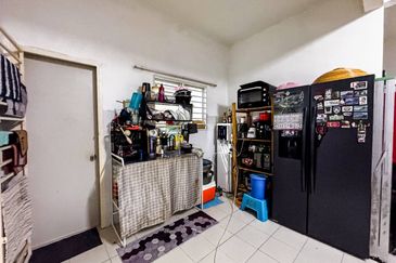 Ground Floor Townhouse | 3R2B | 2 Covered Parking | RM355K Only!