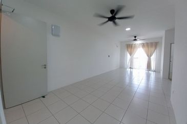 FOR RENT | Walking to LRT • 3R2B • End Unit • RM1,800