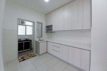 FOR RENT | Walking to LRT • 3R2B • End Unit • RM1,800