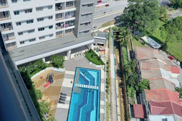 FOR RENT | Walking to LRT • 3R2B • End Unit • RM1,800