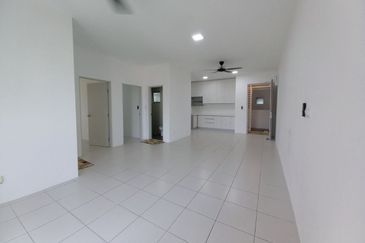 FOR RENT | Walking to LRT • 3R2B • End Unit • RM1,800