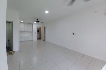 FOR RENT | Walking to LRT • 3R2B • End Unit • RM1,800