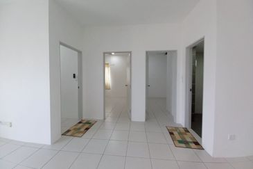 FOR RENT | Walking to LRT • 3R2B • End Unit • RM1,800