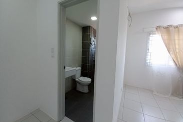 FOR RENT | Walking to LRT • 3R2B • End Unit • RM1,800