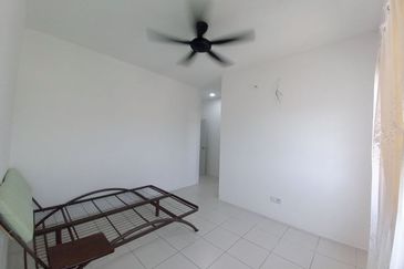 FOR RENT | Walking to LRT • 3R2B • End Unit • RM1,800