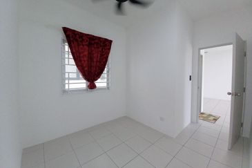 FOR RENT | Walking to LRT • 3R2B • End Unit • RM1,800