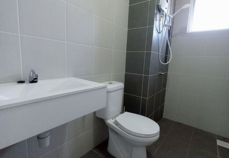 FOR RENT | Walking to LRT • 3R2B • End Unit • RM1,800