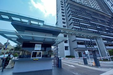 FOR RENT | Walking to LRT • 3R2B • End Unit • RM1,800