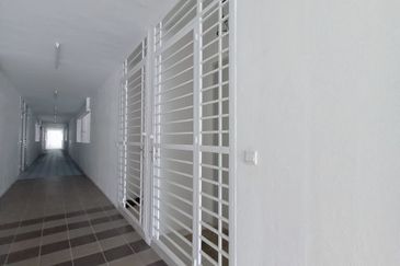 FOR RENT | Walking to LRT • 3R2B • End Unit • RM1,800