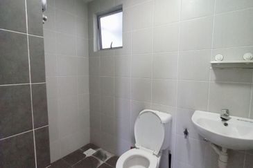 FOR RENT | Walking to LRT • 3R2B • End Unit • RM1,800