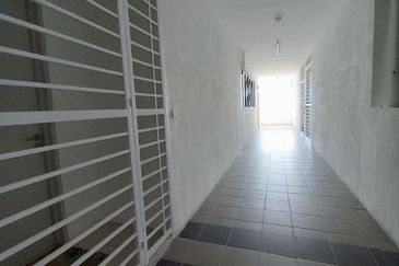 FOR RENT | Walking to LRT • 3R2B • End Unit • RM1,800