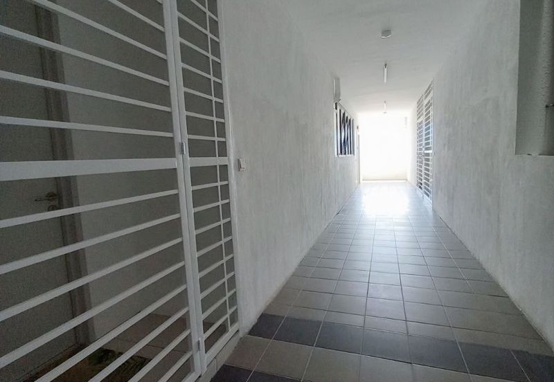 FOR RENT | Walking to LRT • 3R2B • End Unit • RM1,800