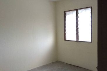 Pangsapuri Sri Anggerik 2, Bukit Sentosa – RM59,000