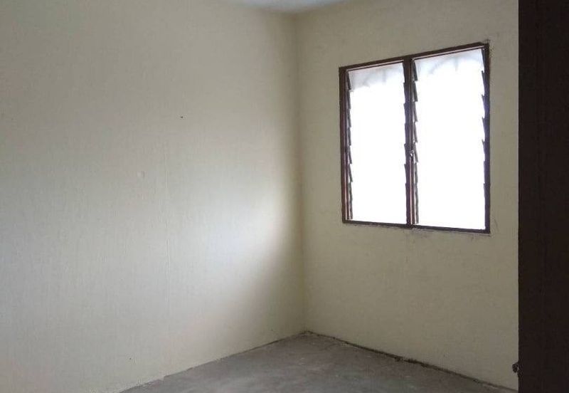 Pangsapuri Sri Anggerik 2, Bukit Sentosa – RM59,000