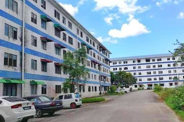 Pangsapuri Sri Anggerik 2, Bukit Sentosa – RM59,000