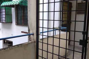 Pangsapuri Sri Anggerik 2, Bukit Sentosa – RM59,000