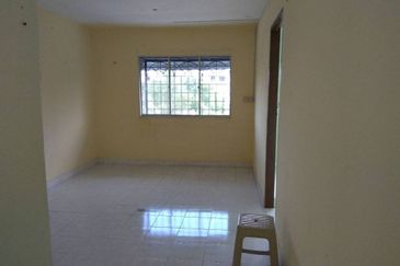 Pangsapuri Sri Anggerik 2, Bukit Sentosa – RM59,000