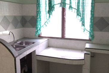 Pangsapuri Sri Anggerik 2, Bukit Sentosa – RM59,000