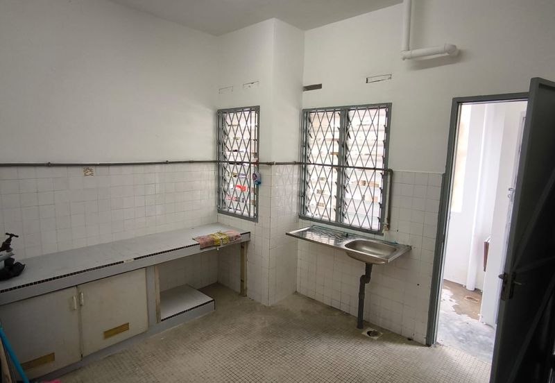 1st Floor Kampung Lapan Flat for Sale Family Store