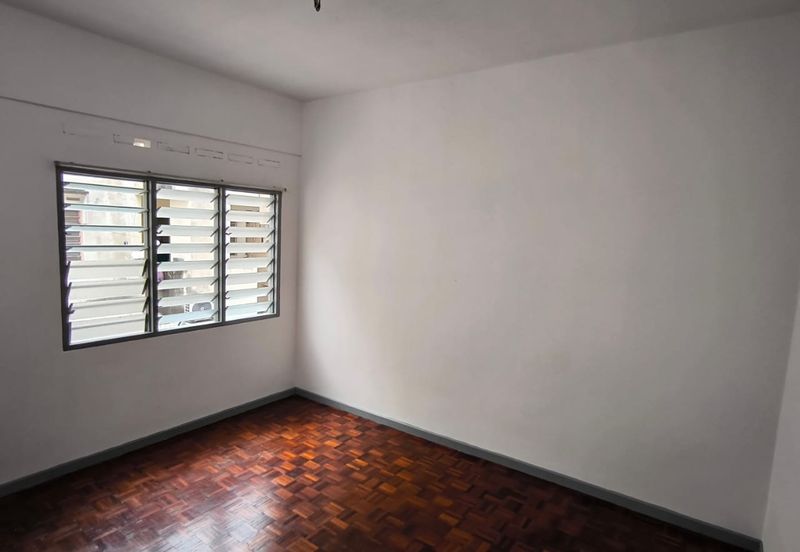 1st Floor Kampung Lapan Flat for Sale Family Store