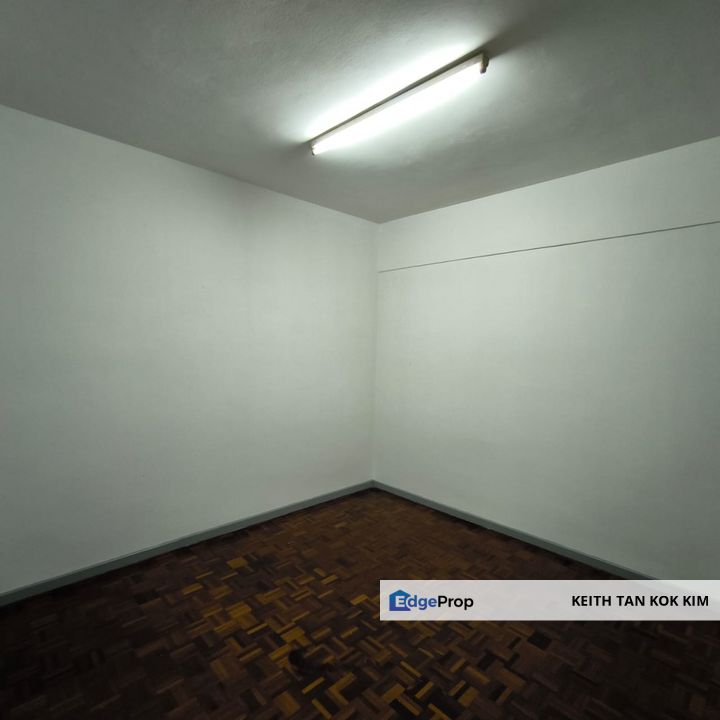 1st Floor Kampung Lapan Flat for Sale Family Store, Melaka, Melaka Tengah