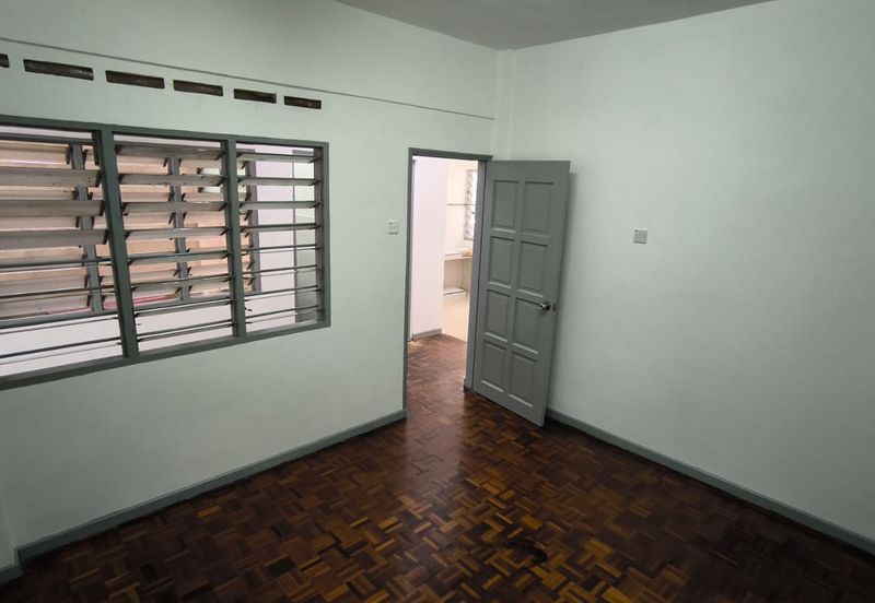1st Floor Kampung Lapan Flat for Sale Family Store