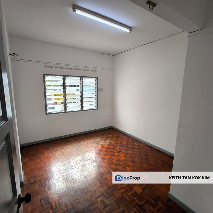 1st Floor Kampung Lapan Flat for Sale Family Store, Melaka, Melaka Tengah