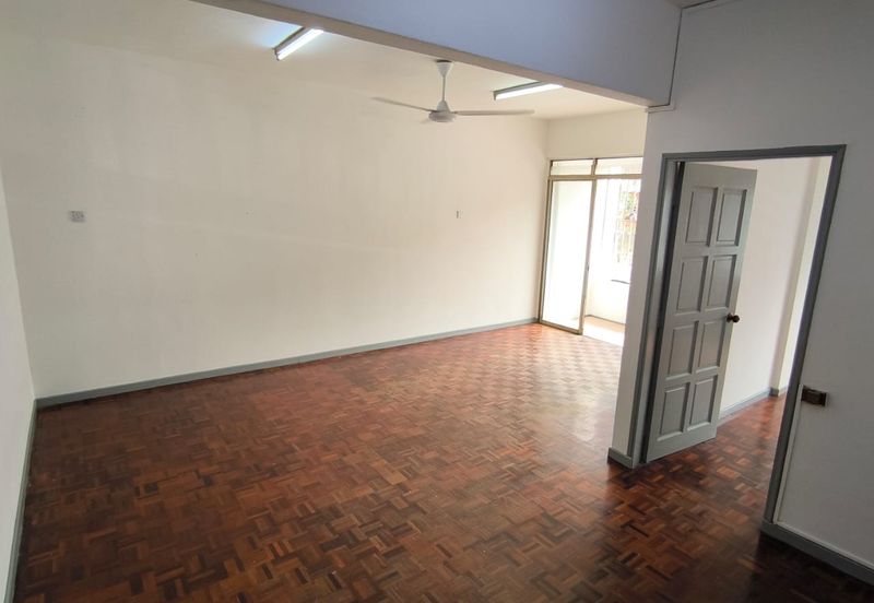 1st Floor Kampung Lapan Flat for Sale Family Store