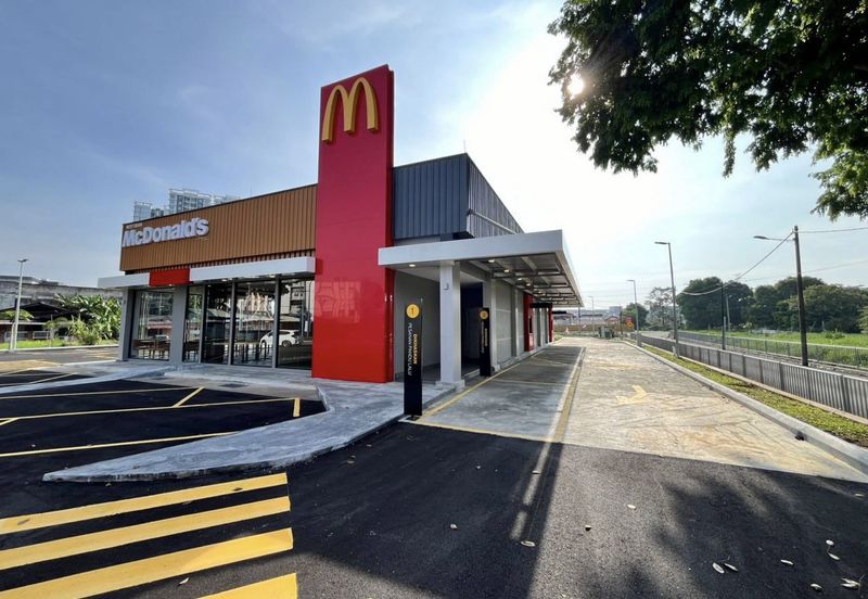 1st Floor Kampung Lapan Flat for Sale Family Store