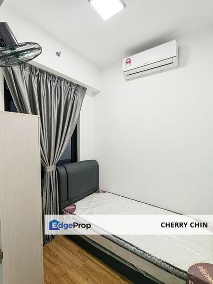 Single Private Room Next Washroom @ Amber Residence / Kota Kemuning | Fibre WIFI 300 Mbps | Hotel Quality Mattress | Fully Furnished with Dining Table, Selangor, Kota Kemuning