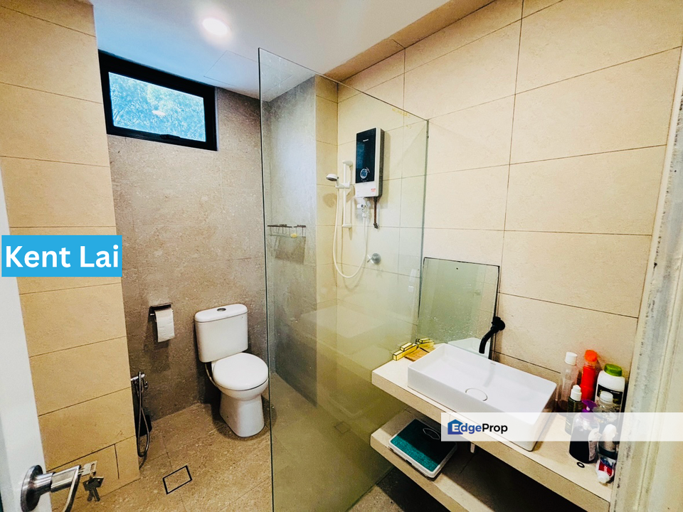 Villa Ria @ Tanjung Bungah. Rare Seaside condo with facilties., Penang, Tanjung Bungah