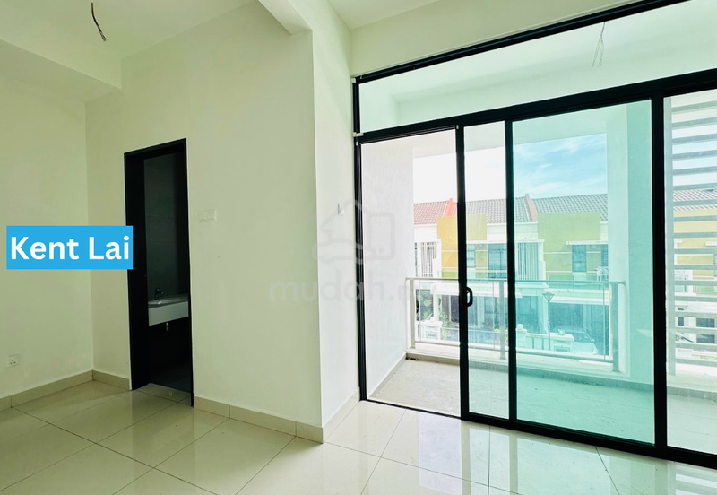 Stramax Residences @ Desaria