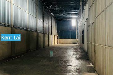 Sungai Lokan @ Butterworth. 2-storey warehouse. Spacious & ready-use.