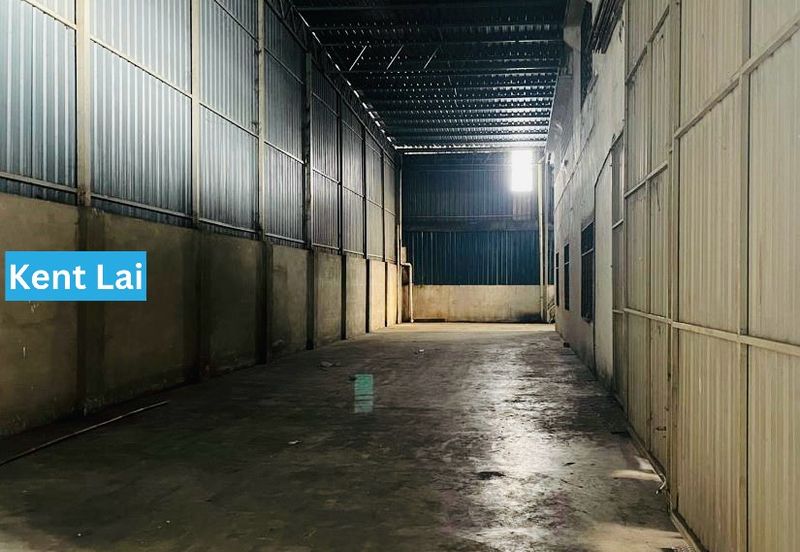 Sungai Lokan @ Butterworth. 2-storey warehouse. Spacious & ready-use.