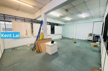 Sungai Lokan @ Butterworth. 2-storey warehouse. Spacious & ready-use.