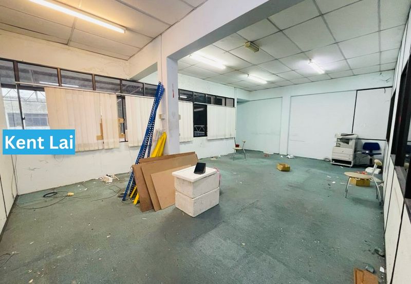 Sungai Lokan @ Butterworth. 2-storey warehouse. Spacious & ready-use.