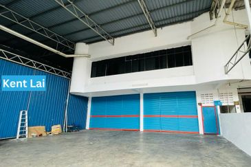 Sungai Lokan @ Butterworth. 2-storey warehouse. Spacious & ready-use.