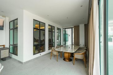 3 Storey Bungalow Batu Maung, Jalan Muzium Perang, Teluk Tempoyak 