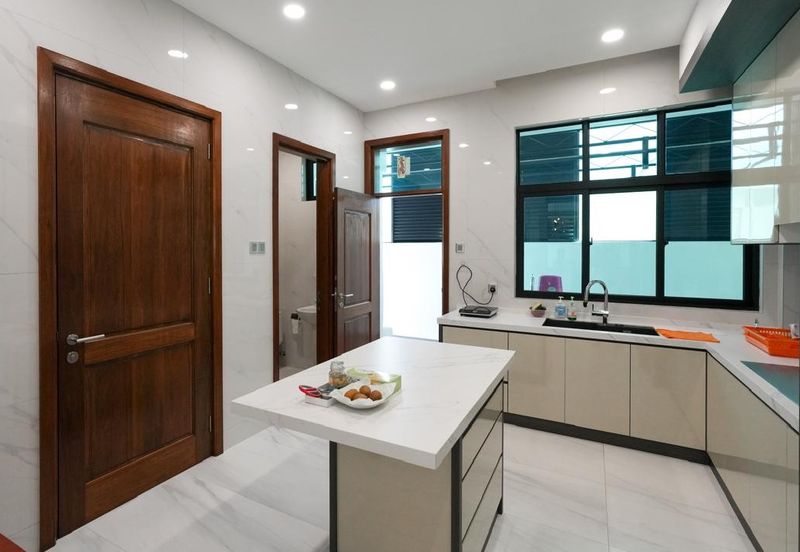 3 Storey Bungalow Batu Maung, Jalan Muzium Perang, Teluk Tempoyak 