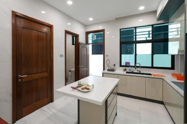 3 Storey Bungalow Batu Maung, Jalan Muzium Perang, Teluk Tempoyak 