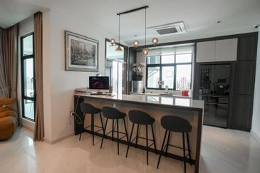 3 Storey Bungalow Batu Maung, Jalan Muzium Perang, Teluk Tempoyak 