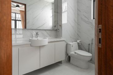 3 Storey Bungalow Batu Maung, Jalan Muzium Perang, Teluk Tempoyak 