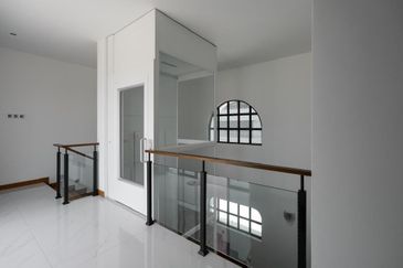 3 Storey Bungalow Batu Maung, Jalan Muzium Perang, Teluk Tempoyak 