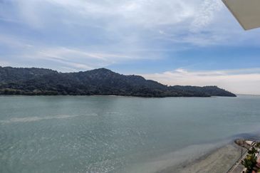 Queens Residences @ Queens Waterfront