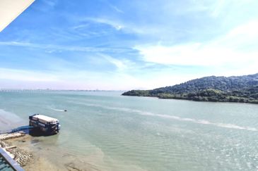 Queens Residences @ Queens Waterfront