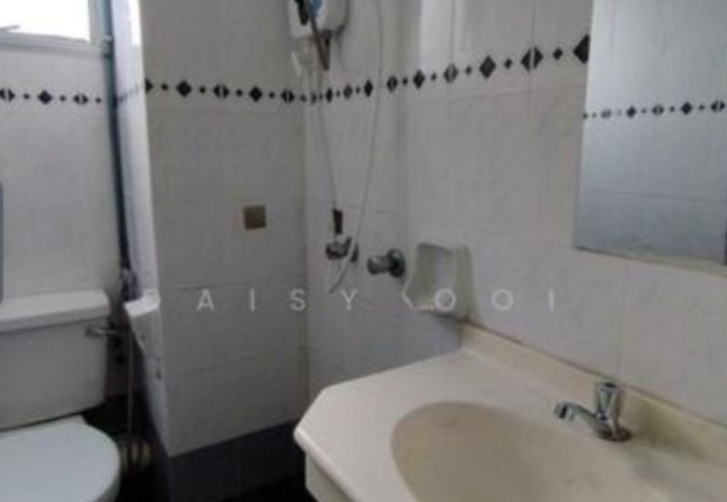 U Garden-fully Renovated-1 car park-Corner Unit- Gelugor 